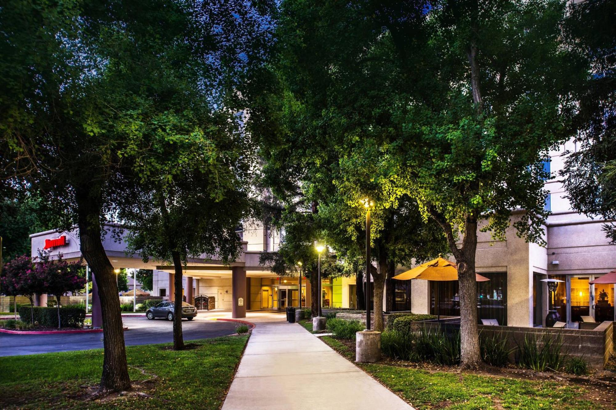 Hotel Visalia Marriott At The Convention Center Exterior foto